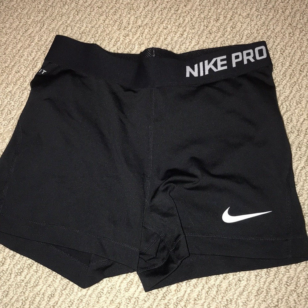 Black Nike Pro’s